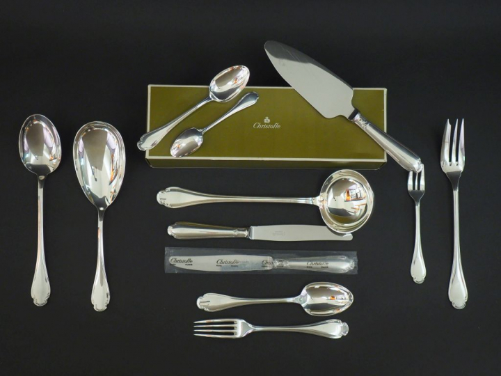 CHRISTOFLE Partie de ménagère en métal argenté, modèle Pompadour. Comp