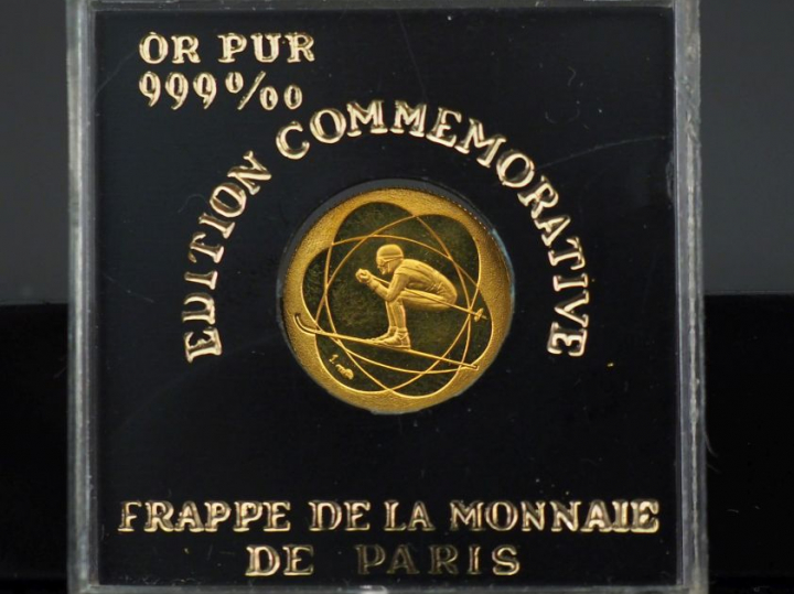 Ensemble comprenant deux médailles commémoratives des Jeux Olymiques d