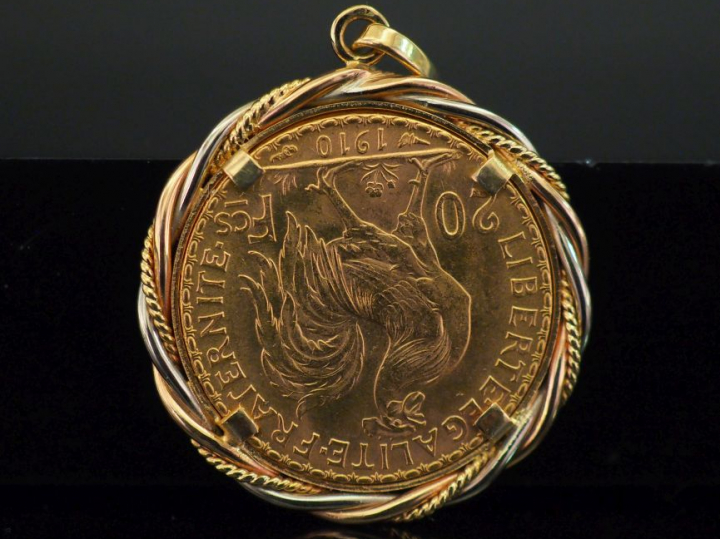 Pendentif en or jaune 750, serti en son centre d'une pièce de 20 Franc