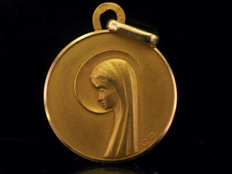 Vente aux enchères Médaille religieuse moderne en or jaune 750, figurant la Sainte Vierge