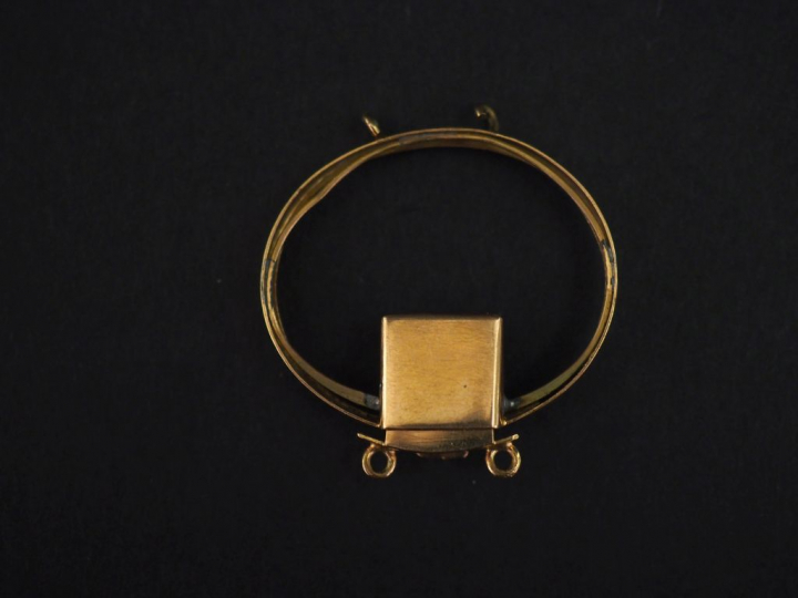 Fermoir de bracelet de forme ovale en or jaune 750. 3,3 x 3 cm Poids. 