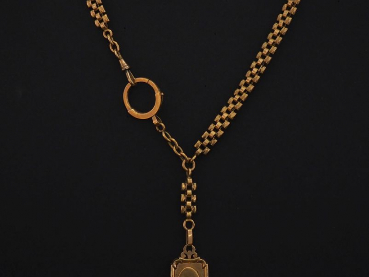Giletière Napoléon III en or jaune 750, agrémentée d'un pendentif port