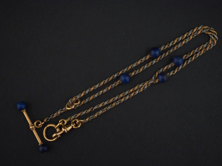 Giletière Napoléon III deux tons d'or, maille torsadée, agrémentée de 