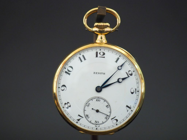 ZENITH Montre de gousset en or jaune 750. Cadran à chiffres arabes pou