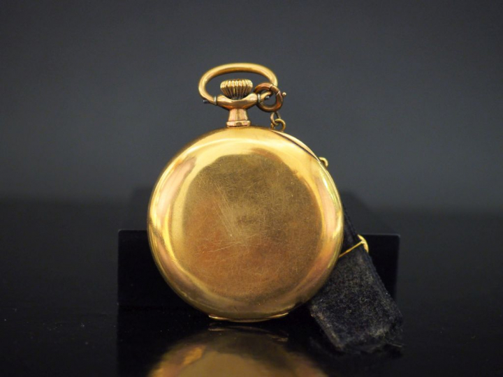 ZENITH Montre de gousset en or jaune.  Cadran à chiffres arabes pour l