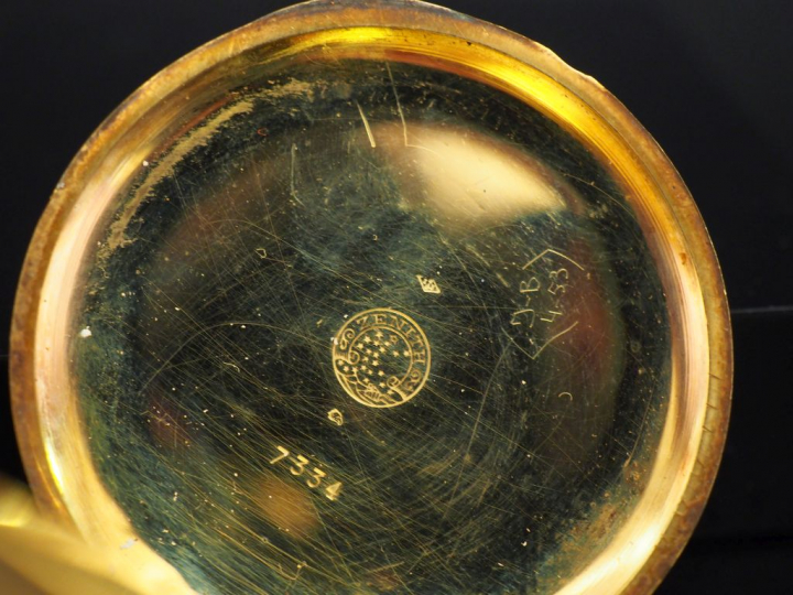 ZENITH Montre de gousset en or jaune.  Cadran à chiffres arabes pour l