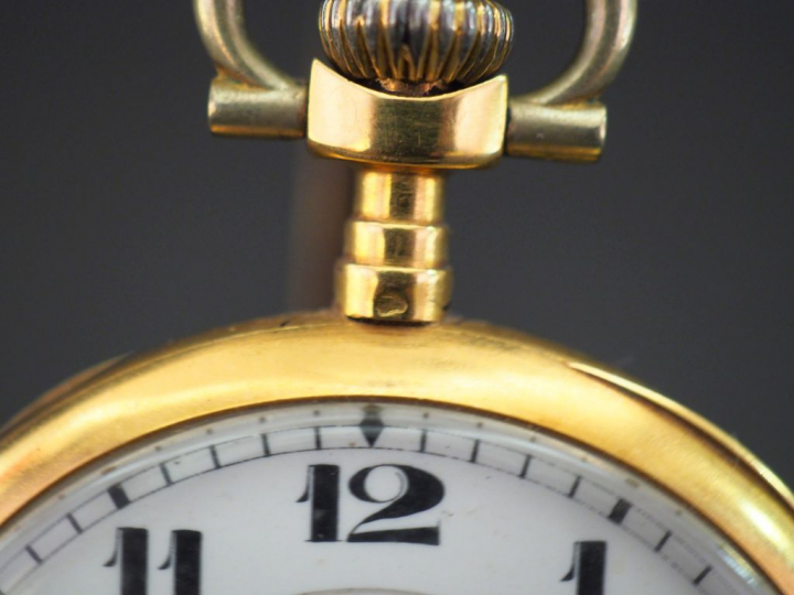 Montre de gousset en or jaune 750. Cadran à chiffres arabes pour les h
