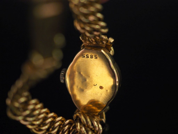 AZUR Montre bracelet de dame, boitier et bracelet en or jaune 750. Cad