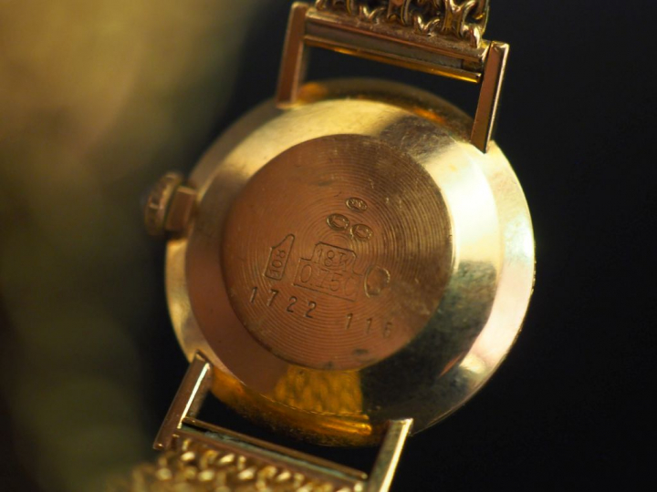 A. BARTHELAY Montre bracelet de dame, boitier et bracelet en or jaune 