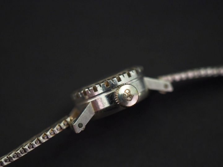 GIRARD PERREGAUX Montre bracelet de dame, boitier et bracelet en or bl