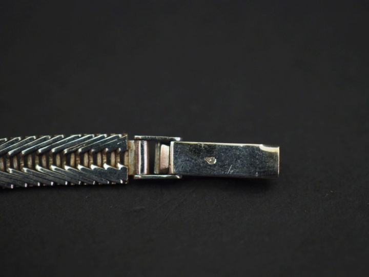 GIRARD PERREGAUX Montre bracelet de dame, boitier et bracelet en or bl