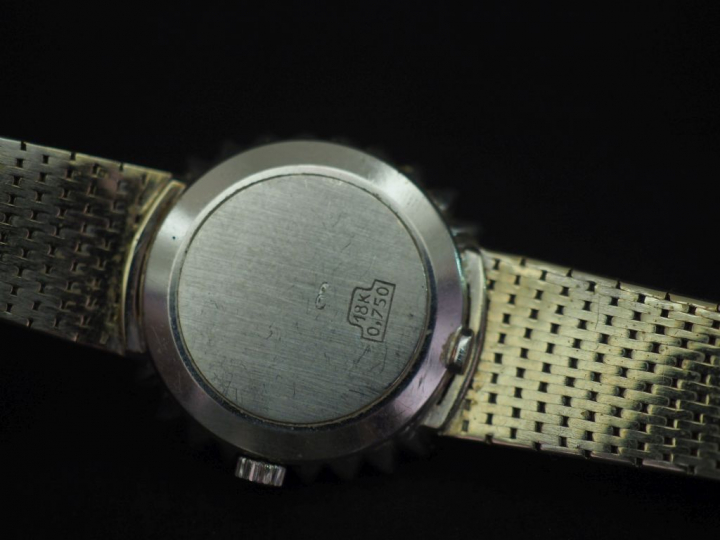 OMEGA Montre bracelet de dame, boitier et bracelet en or blanc 750. Bo