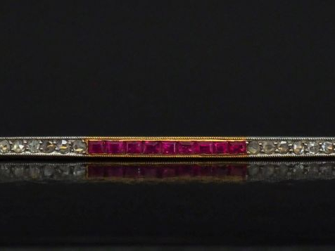 Broche barrette en or jaune 750, sertie de diamants taillés en rose et