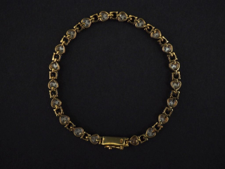 Vente aux enchères Bracelet articulé en or jaune 750, à décor de petits saphirs alternant
