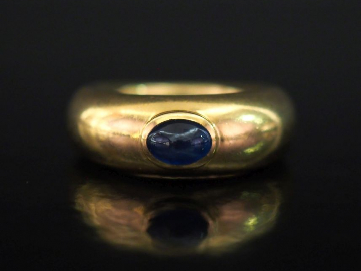 CHAUMET, Paris Bague jonc en or jaune 750, sertie en son centre d'un s