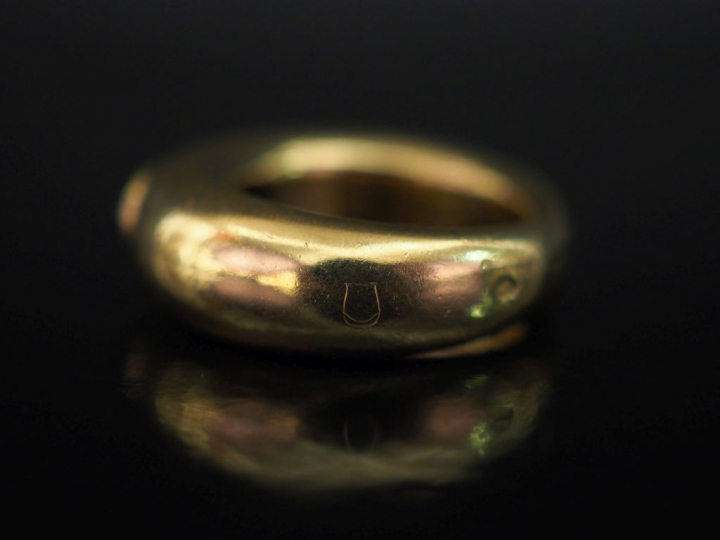 CHAUMET, Paris Bague jonc en or jaune 750, sertie en son centre d'un s
