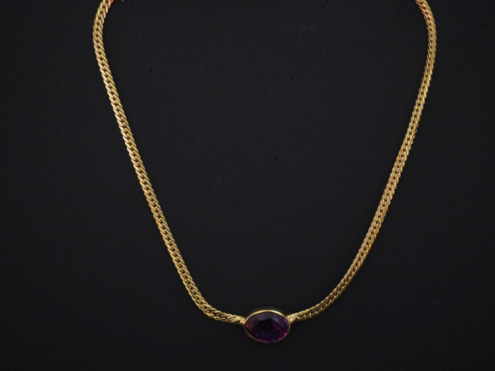Collier souple en or jaune 750, maille plate anglaise, ornée en son ce
