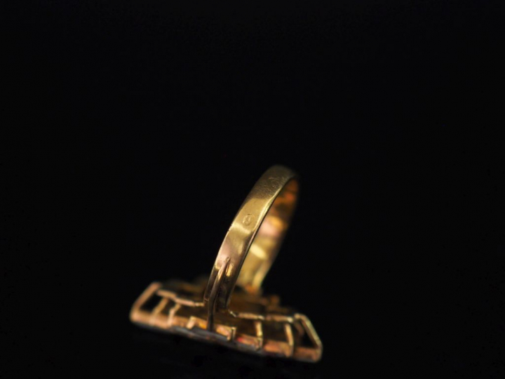 Bague de forme marquise en or jaune 750, sertie de treize diamants bag