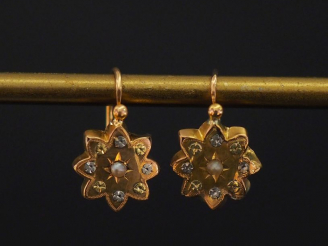 Vente aux enchères Paire de perces oreilles Napoléon III en or jaune 750 en forme d'étoil