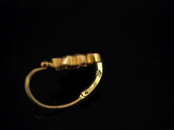 Paire de perces oreilles Napoléon III en or jaune 750 en forme d'étoil