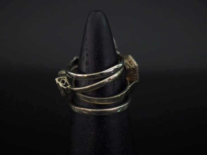 Deux montures de bagues en platine et or blanc 750, serties de petits 