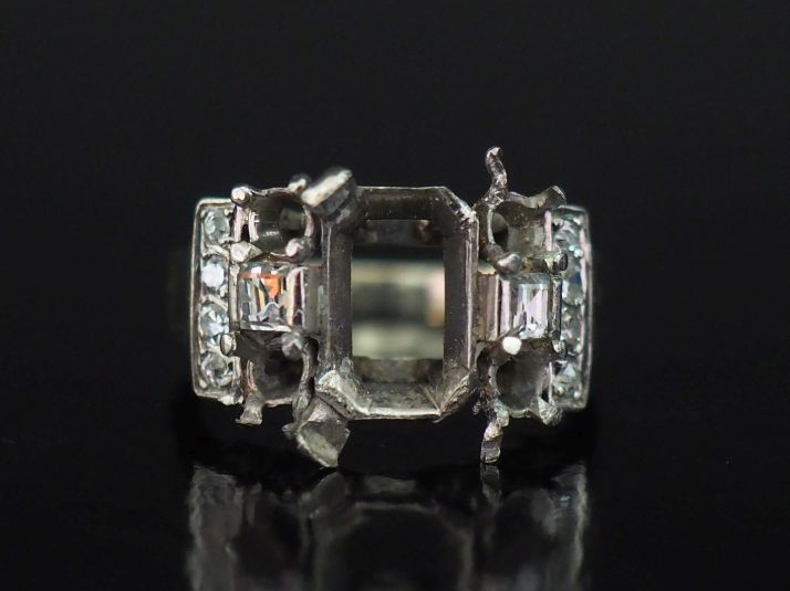 Monture de bague de style Art déco en or blanc 750, sertie de deux dia