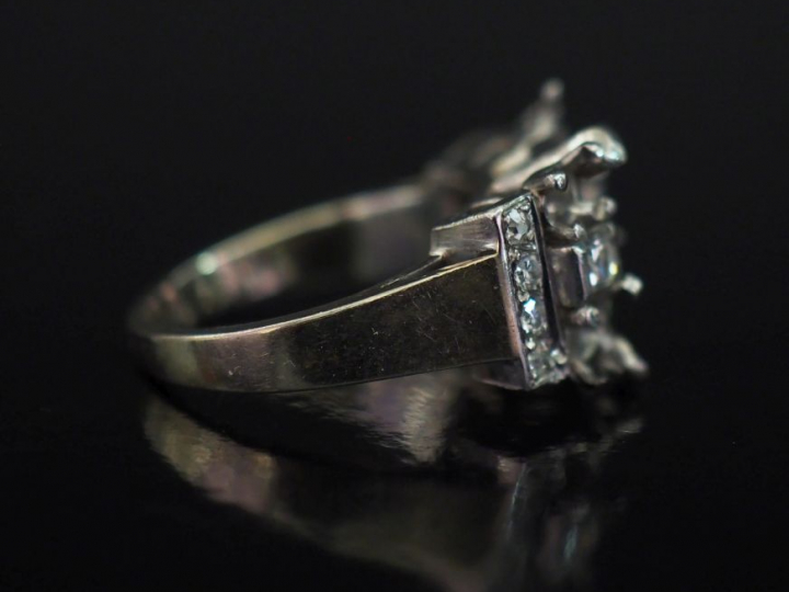 Monture de bague de style Art déco en or blanc 750, sertie de deux dia