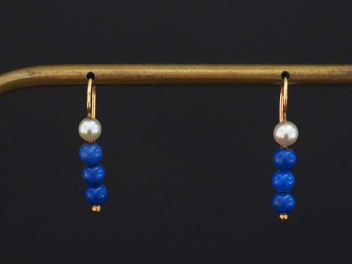 Paire de perces oreilles en or jaune 750, sertis de trois perles à l’i