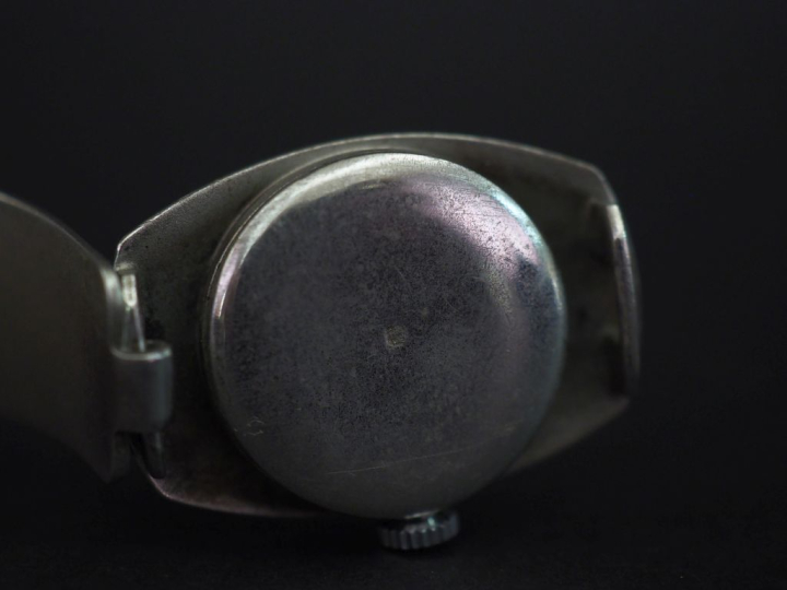 AIRAIN, Incabloc Montre bracelet de dame en argent. Cadran rond à quat