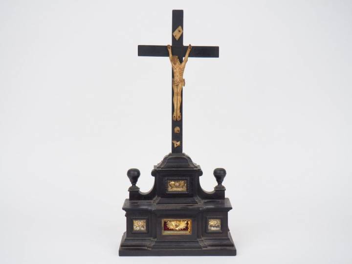 Reliquaire XIXème de style Louis XIII en placage d'ébène et bois noirc