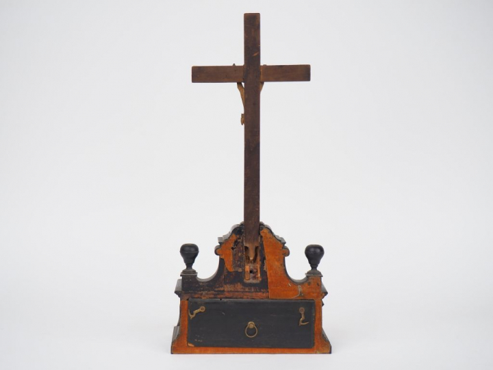 Reliquaire XIXème de style Louis XIII en placage d'ébène et bois noirc