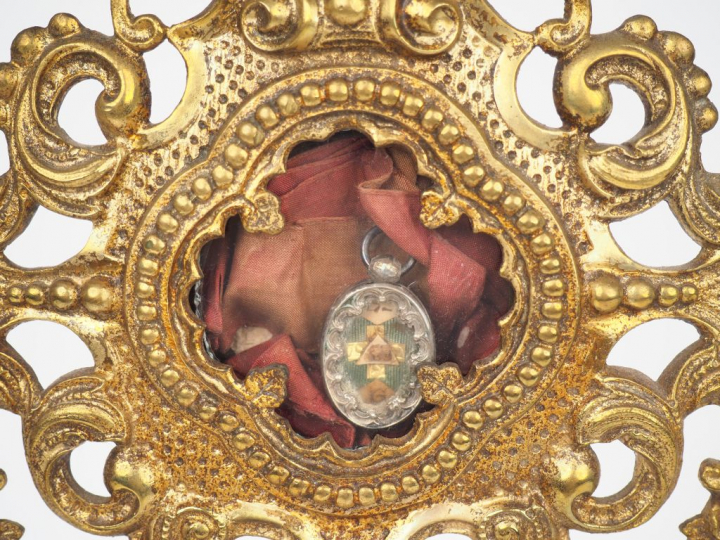 Reliquaire ostensoir en bronze.  H. 41 cm