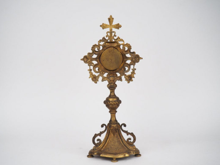 Reliquaire ostensoir en bronze.  H. 41 cm