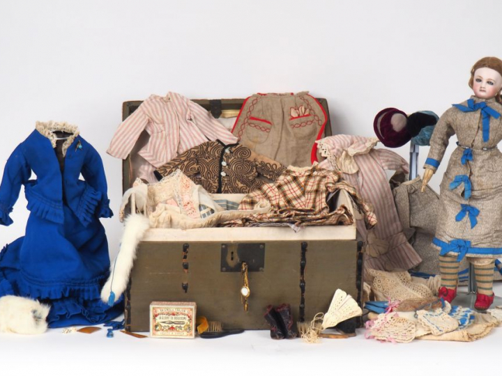 Poupée de fabrication française GAUTIER Circa 1870 avec son trousseau 