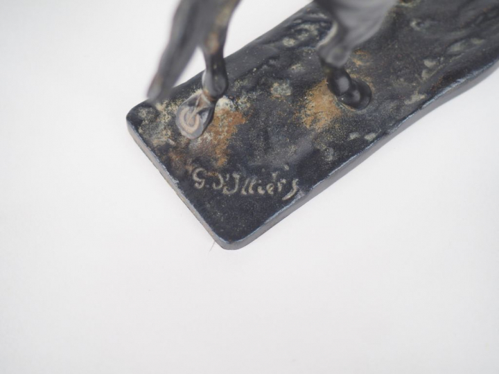 Gaston d'ILLIERS. "Cheval de course". Sujet en bronze. Signé. Dim.. 8,