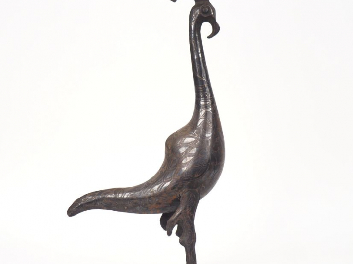 Grand sujet persan en métal doré "oiseau échassier".  H. 63 cm