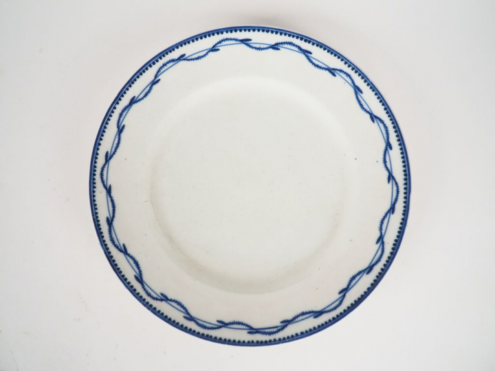 20 assiettes XIXème en faience fine décor camaieu bleu. Diam. 23,5 cm.