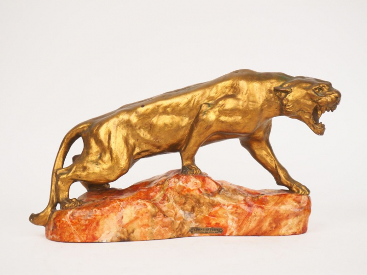 CARTIER.  "la lionne en furie" Sculpture en plâtre polychrome. Signée 