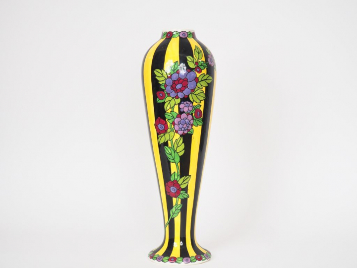 BOCH LA LOUVIERE.  Vase ovoïde Art Déco en céramique à décor de fleurs