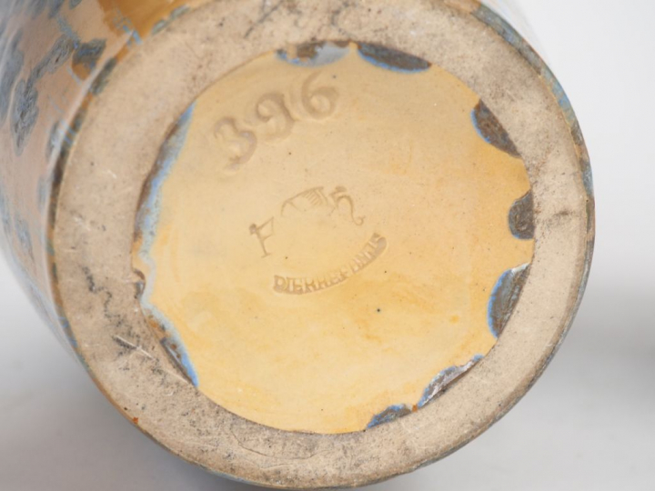 PIERREFONDS.  Paire de vases ovoides en grès flammé bleu et ocre, inté