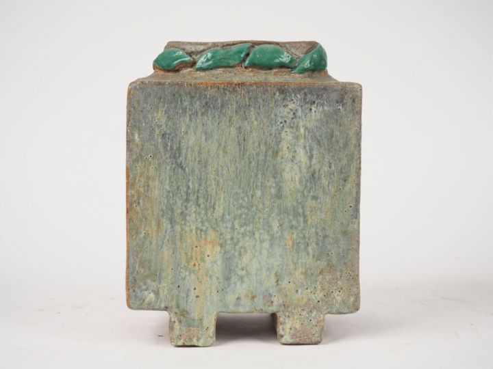 Vase années 60 en céramique grise et verte à décor de feuilles, monogr