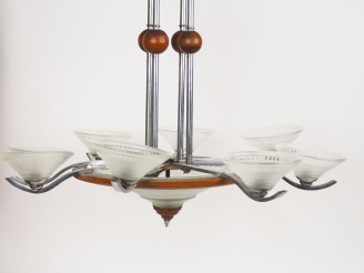 Vente aux enchères Lustre 1950 en verre translucide et sablé, bois et métal chromé, éclai