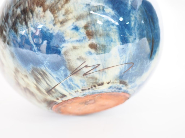 Vase ovoide en céramique bleu monogrammé HG H. 14 cm vase en céramique