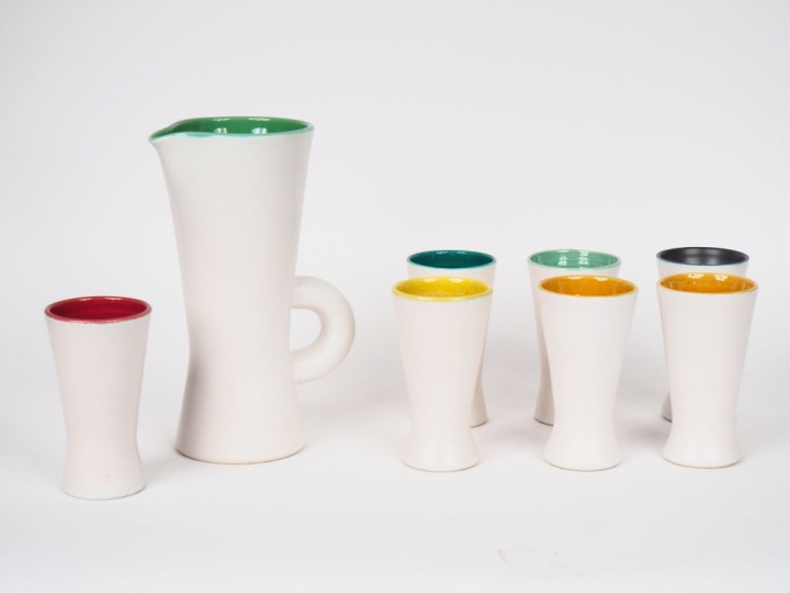 POL CHAMBOST.  Service à orangeade en céramique blanche et polychrome 