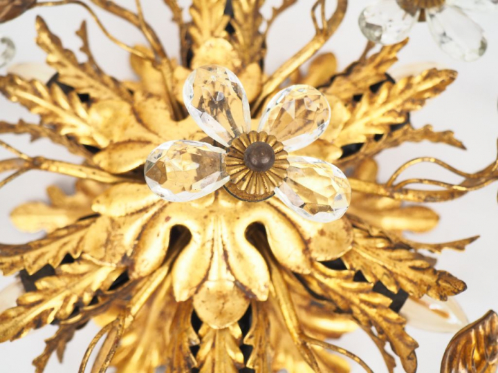 BAGUES. (attribué à). Applique double en verre et métal doré 36 x 40 c