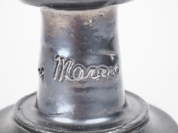 Jean MARAIS.  Bougeoir en céramique noire. Signé H. 27,5 cm