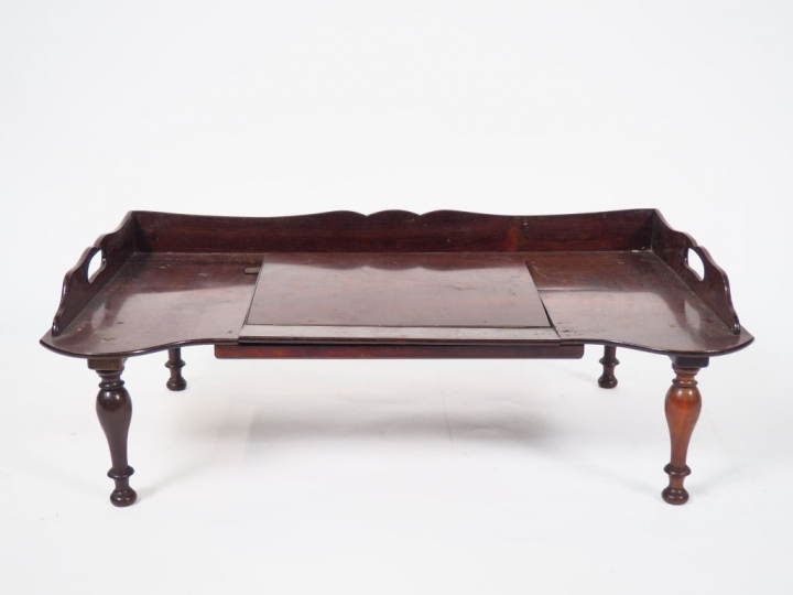 Table liseuse dite "table d'accouchée" Napoléon IIII en palissandre. (