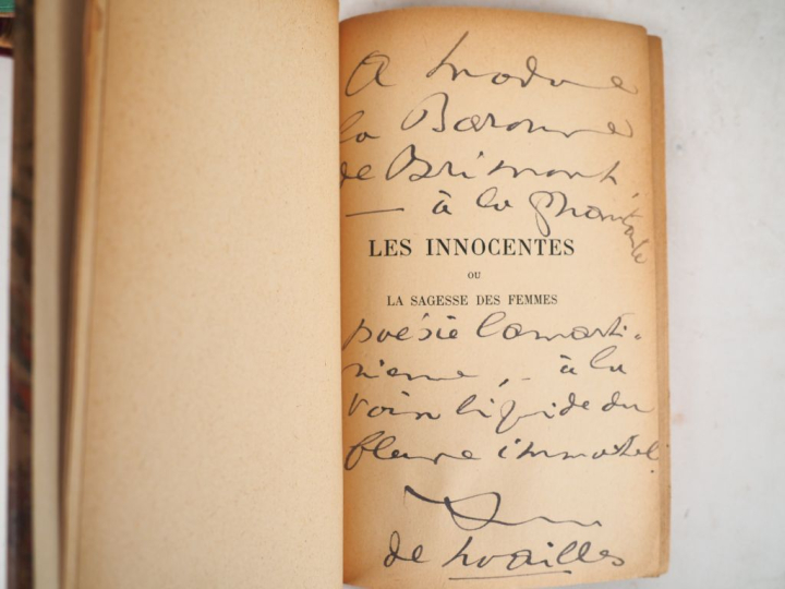 [ENVOIS AUTOGRAPHES]. ENSEMBLE DE 7 OUVRAGES dédicacés à l’écrivaine f