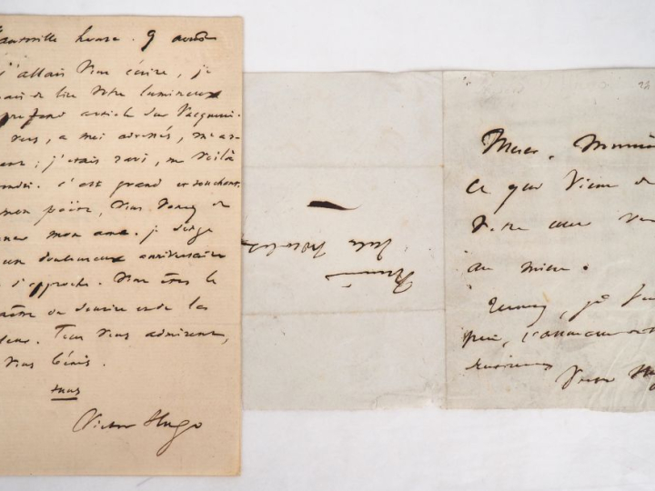 HUGO (Victor). LETTRE AUTOGRAPHE signée adressée à Théodore de Banvill