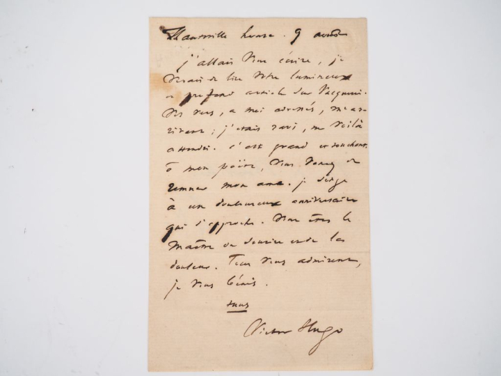 HUGO (Victor). LETTRE AUTOGRAPHE signée adressée à Théodore de Banvill